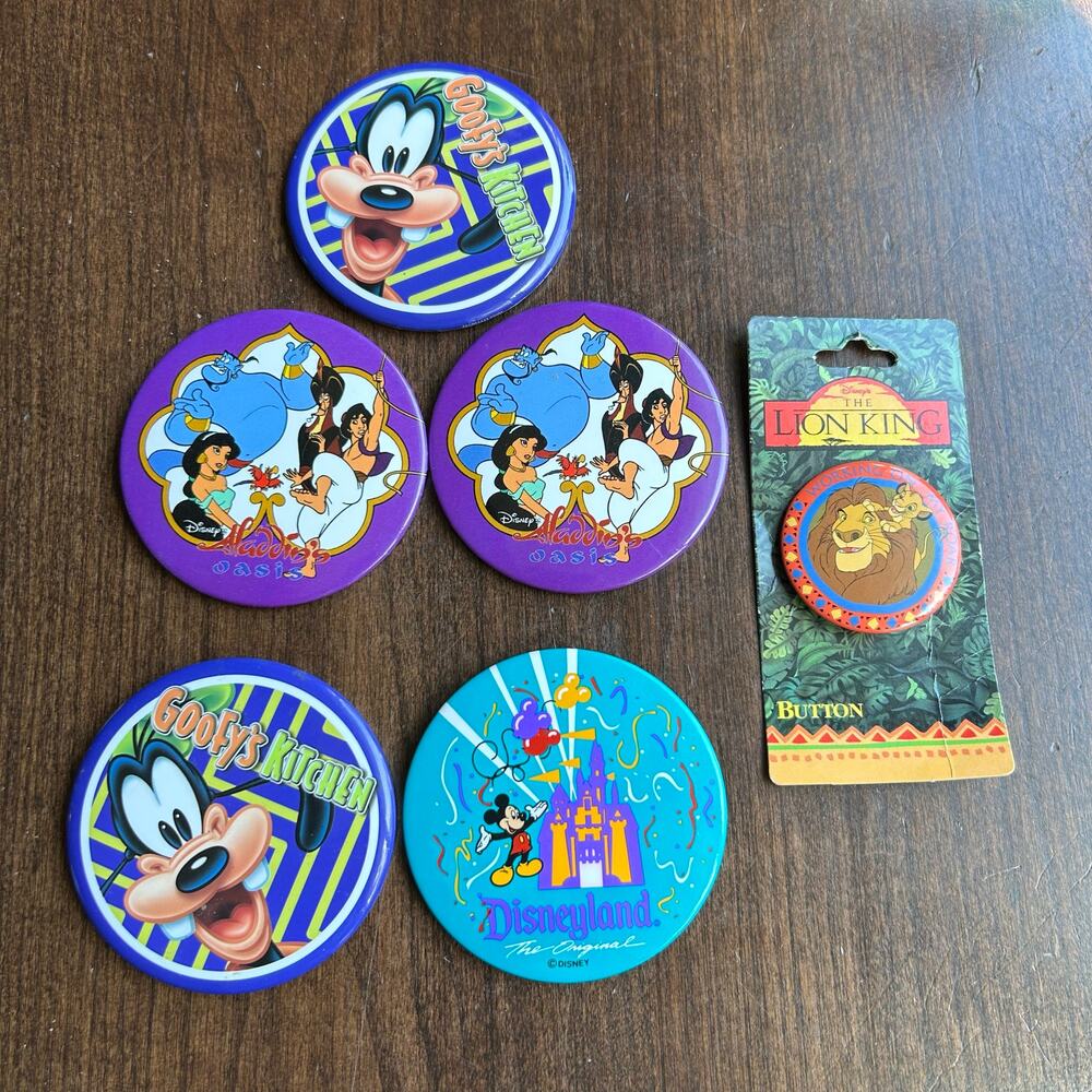 6 Vintage pinback buttons Disneyland Aladdin goofy lion king resell